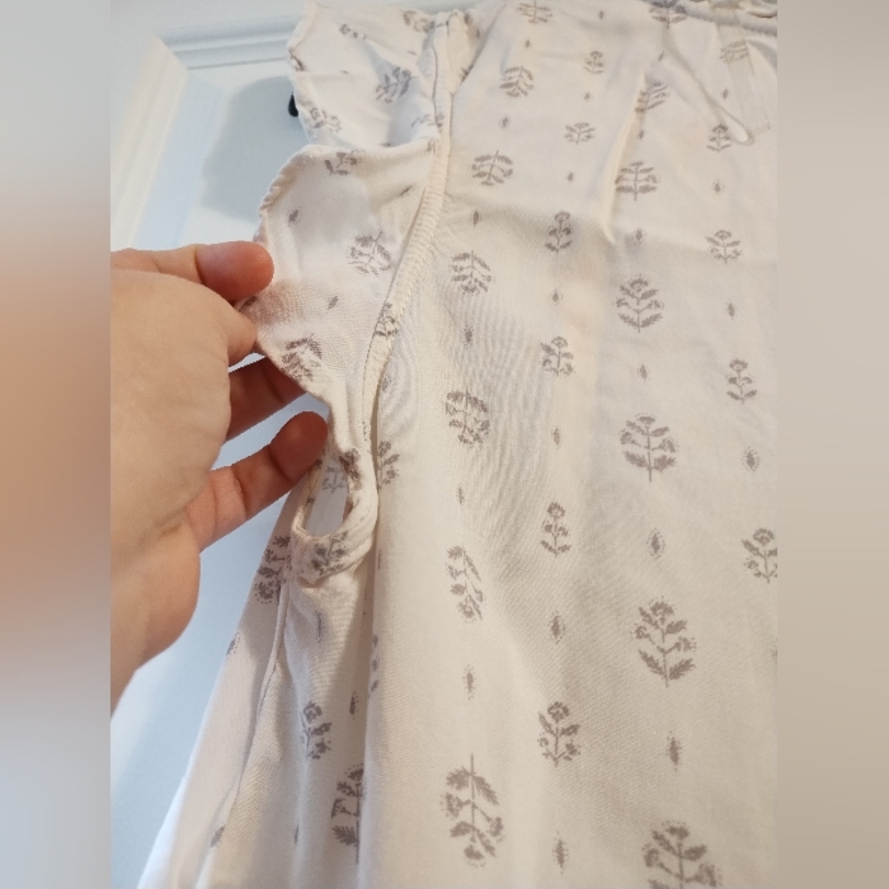 Wall Flower White Ruffled Tank Top Blouse - Picture 4 of 12